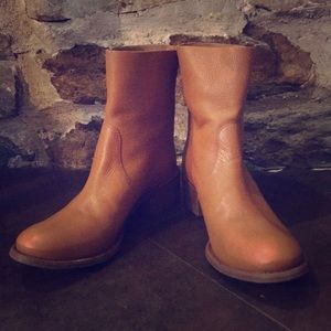 New Tory Burch Sienna camel leather booties 8M
